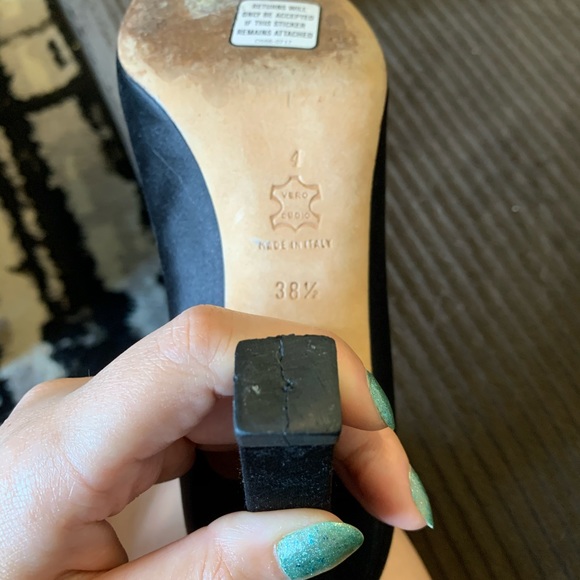 Manolo Blahnik black satin pumps - Picture 14 of 15